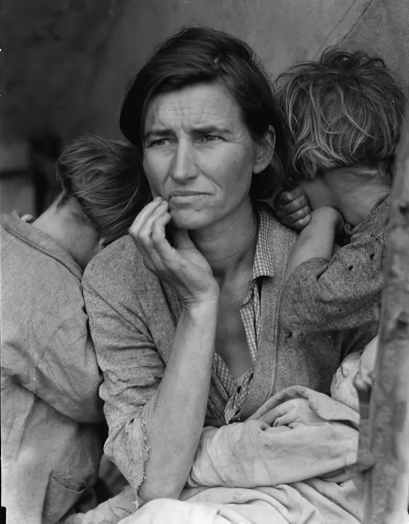 Migrant Mother, the famous retouched version: Florence Owens Thompson with two children turned away and a baby in her lap; the lower right shows no thumb.