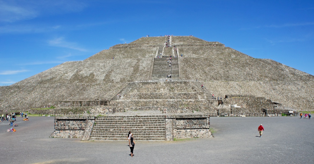 The broad stepped Pyramid of the Sun at Teotihuacan, in the Valley of Mexico, under a clear sky.